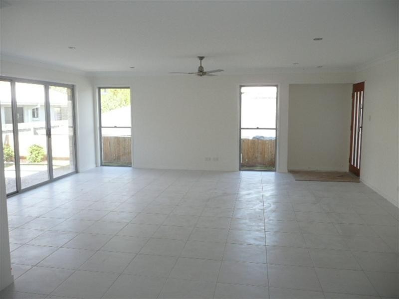 2/2 Portimao Court, Oxenford QLD 4210