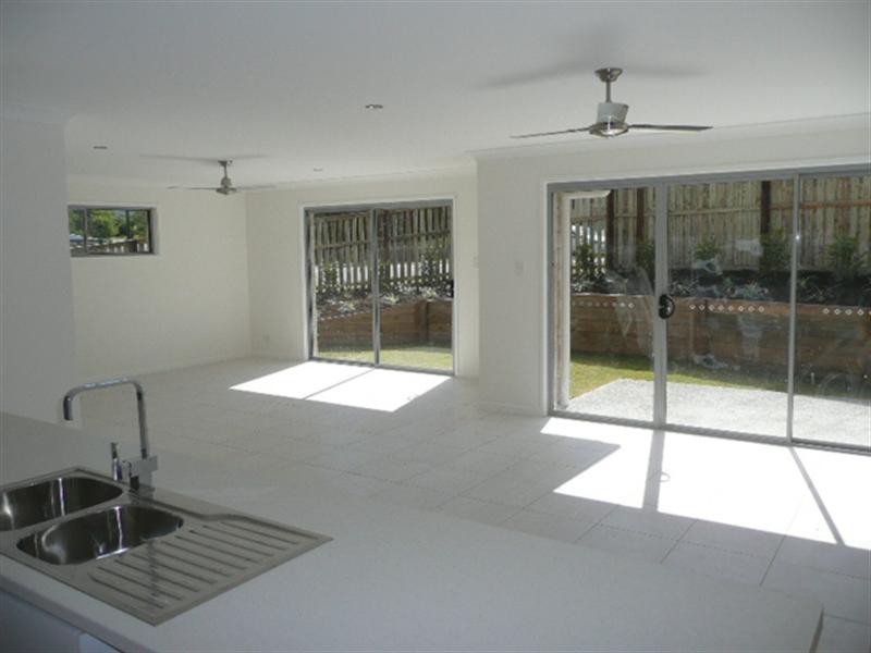 2/2 Portimao Court, Oxenford QLD 4210