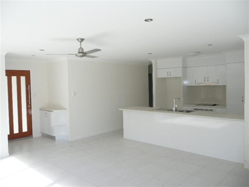 2/2 Portimao Court, Oxenford QLD 4210