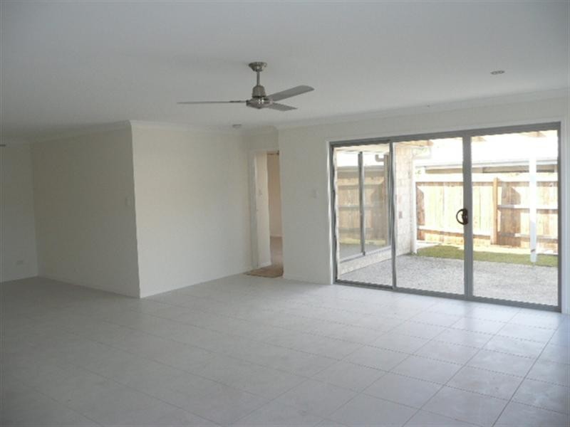 2/2 Portimao Court, Oxenford QLD 4210