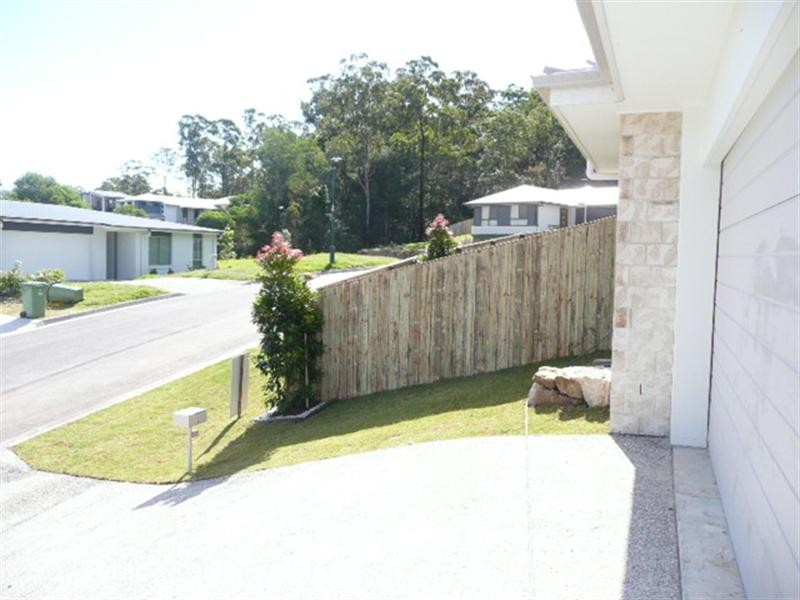 2/2 Portimao Court, Oxenford QLD 4210