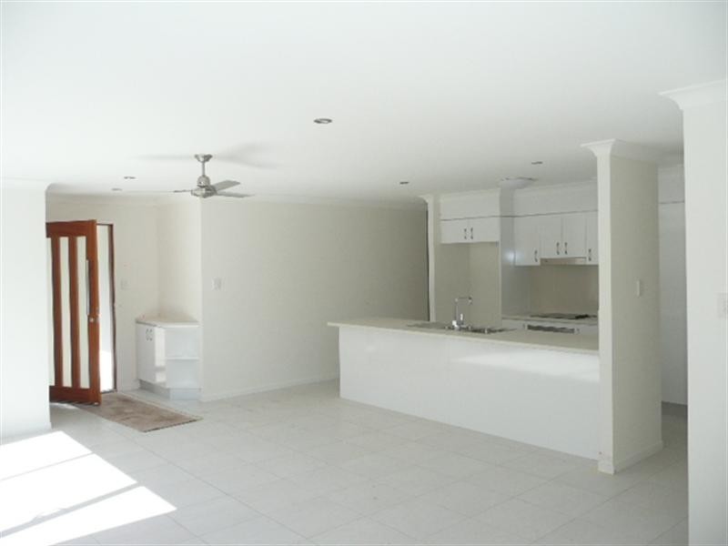 2/2 Portimao Court, Oxenford QLD 4210