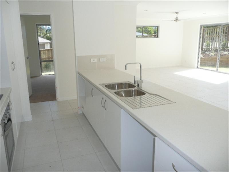 2/2 Portimao Court, Oxenford QLD 4210