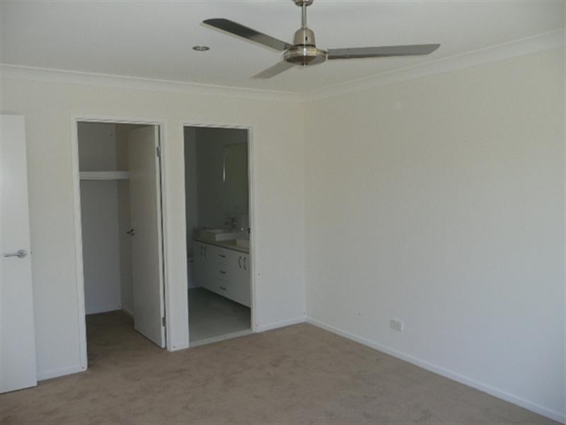 2/2 Portimao Court, Oxenford QLD 4210