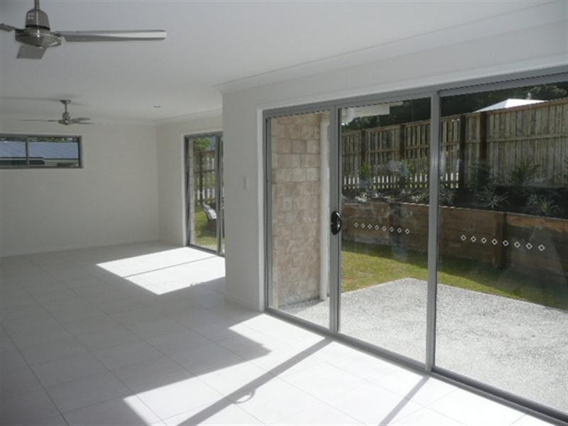 2/2 Portimao Court, Oxenford QLD 4210