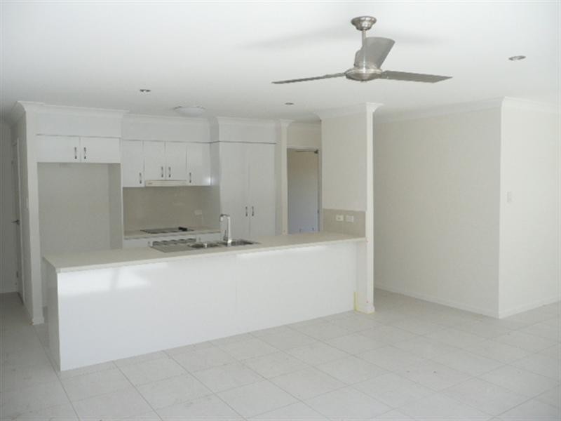 2/2 Portimao Court, Oxenford QLD 4210