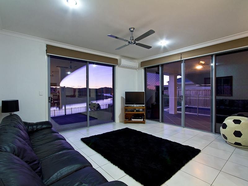 8 Rushcutter Avenue, Oxenford QLD 4210