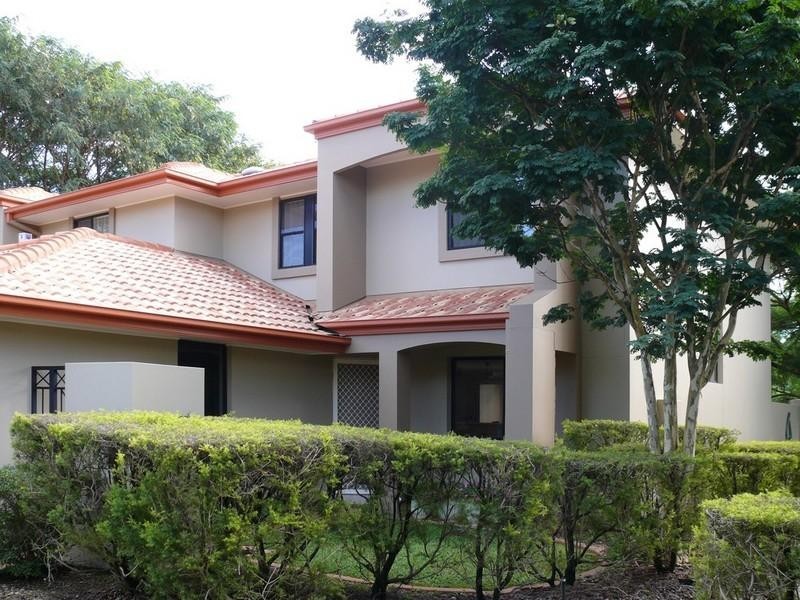 2/23 Santa Barbara Road, Hope Island QLD 4212