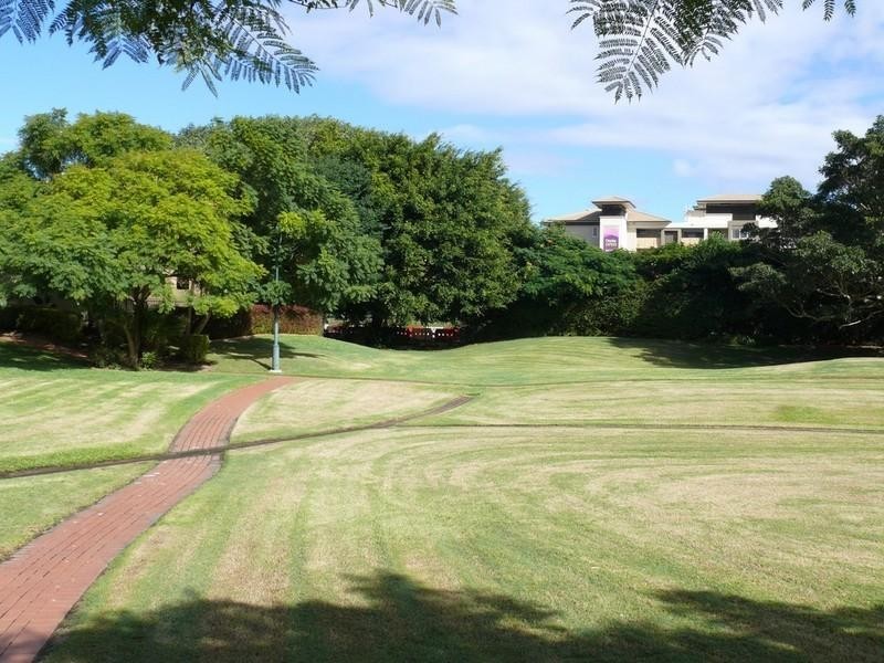 2/23 Santa Barbara Road, Hope Island QLD 4212