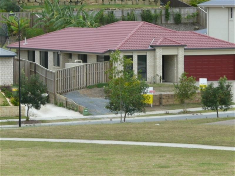 24 Hawkesburry Avenue, Pacific Pines QLD 4211