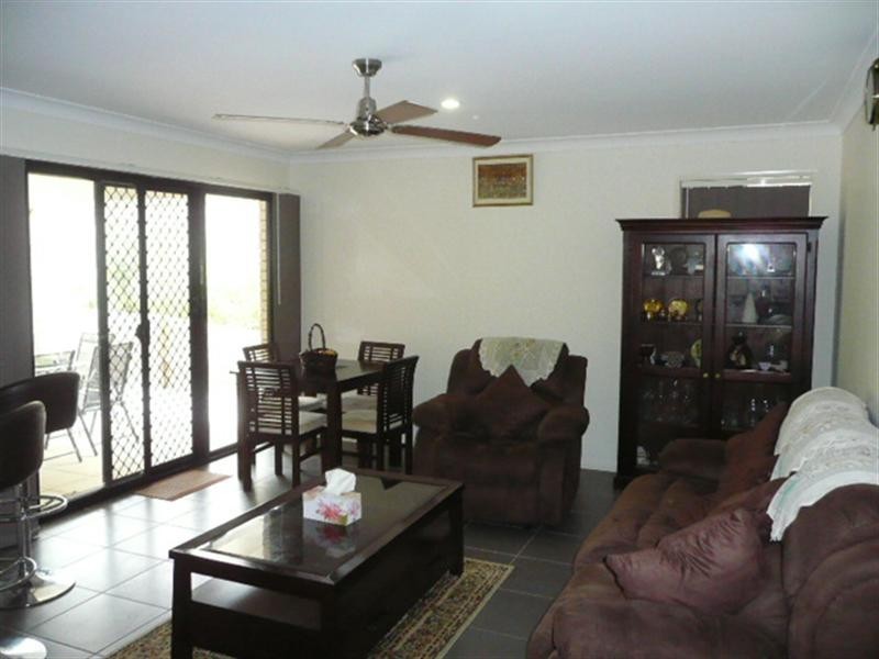 24 Hawkesburry Avenue, Pacific Pines QLD 4211