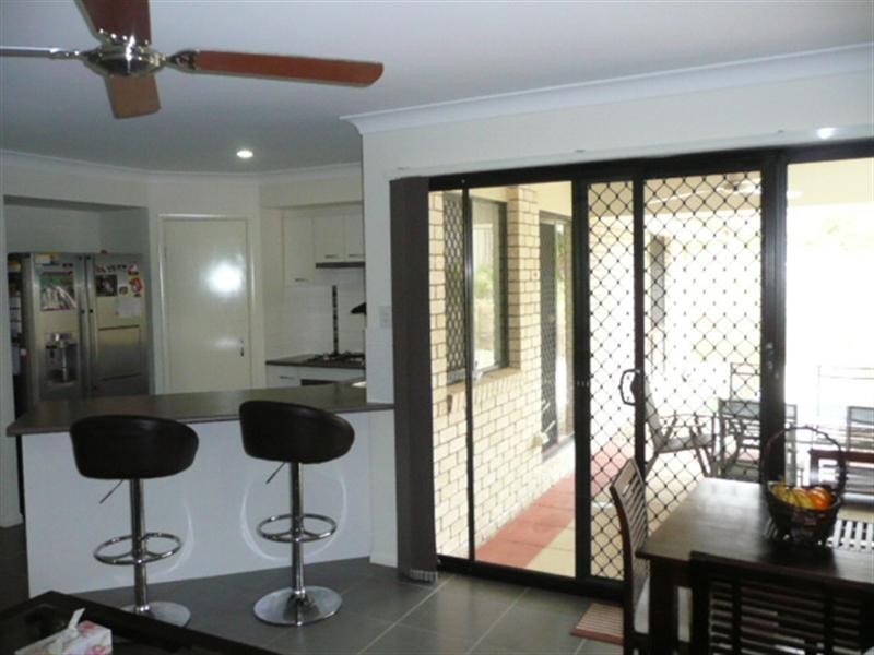 24 Hawkesburry Avenue, Pacific Pines QLD 4211