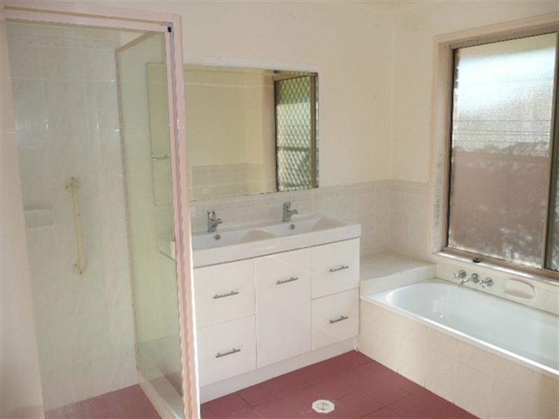 129 Mildura Drive, Helensvale QLD 4212