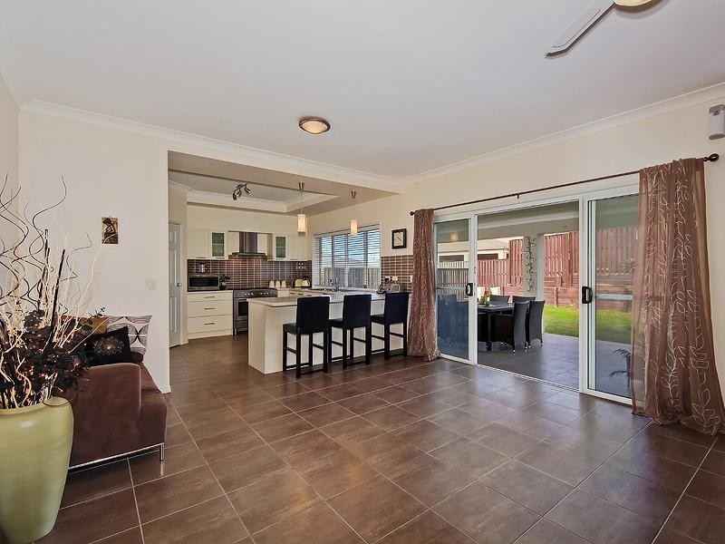 12 Lysterfield Rise, Upper Coomera QLD 4209