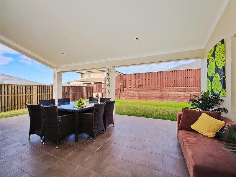 12 Lysterfield Rise, Upper Coomera QLD 4209