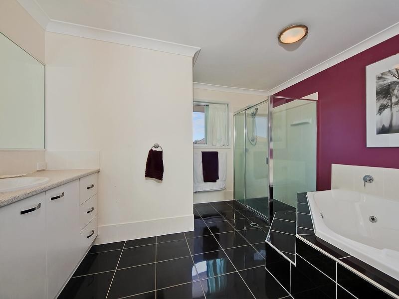 12 Lysterfield Rise, Upper Coomera QLD 4209