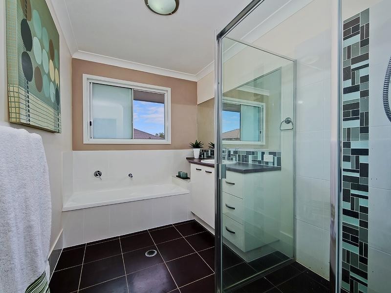 12 Lysterfield Rise, Upper Coomera QLD 4209