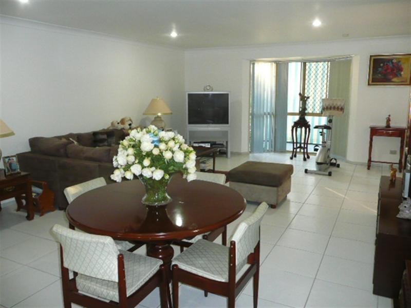 31 Nina Parade, Arundel QLD 4214