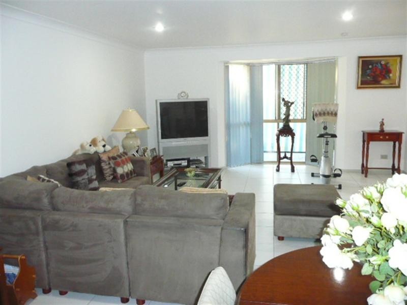 31 Nina Parade, Arundel QLD 4214
