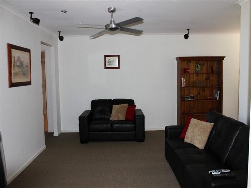 6 Tenterfield Court, Helensvale QLD 4212
