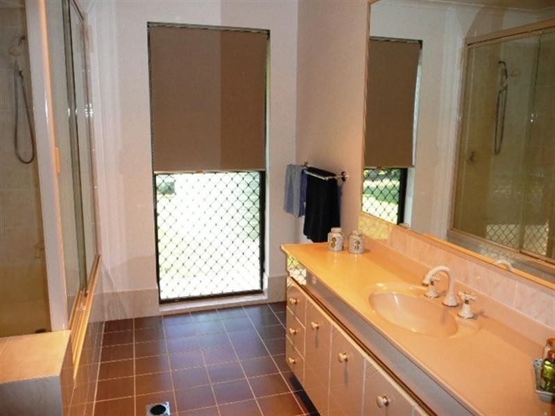 6 Tenterfield Court, Helensvale QLD 4212