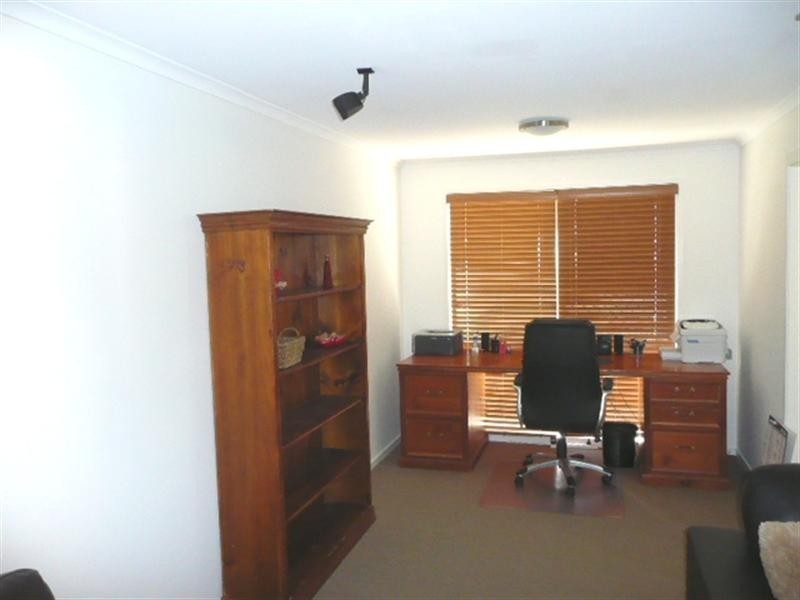 6 Tenterfield Court, Helensvale QLD 4212