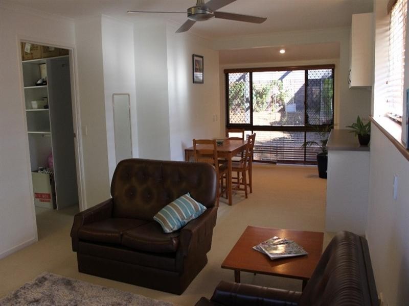 6 Tenterfield Court, Helensvale QLD 4212