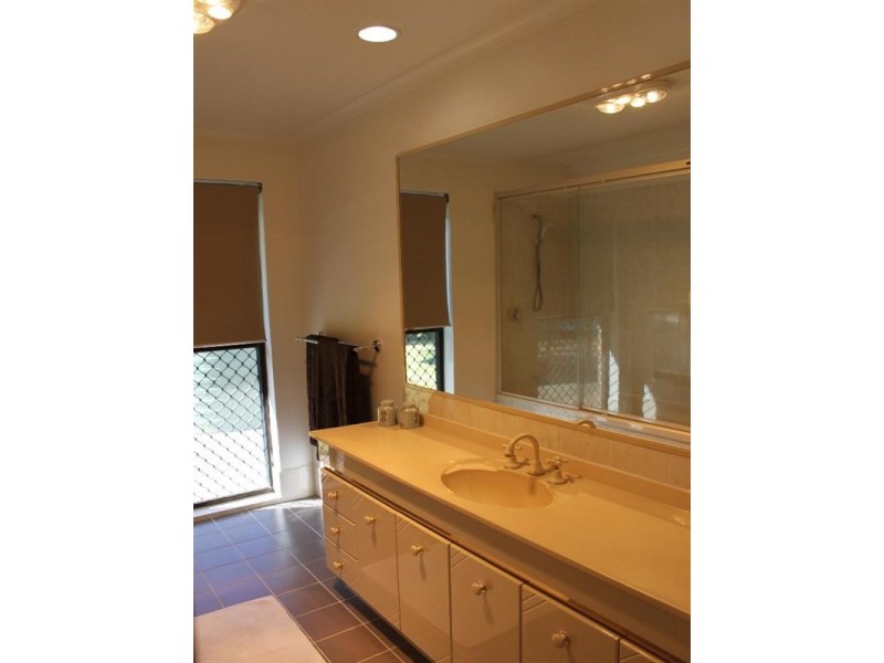6 Tenterfield Court, Helensvale QLD 4212