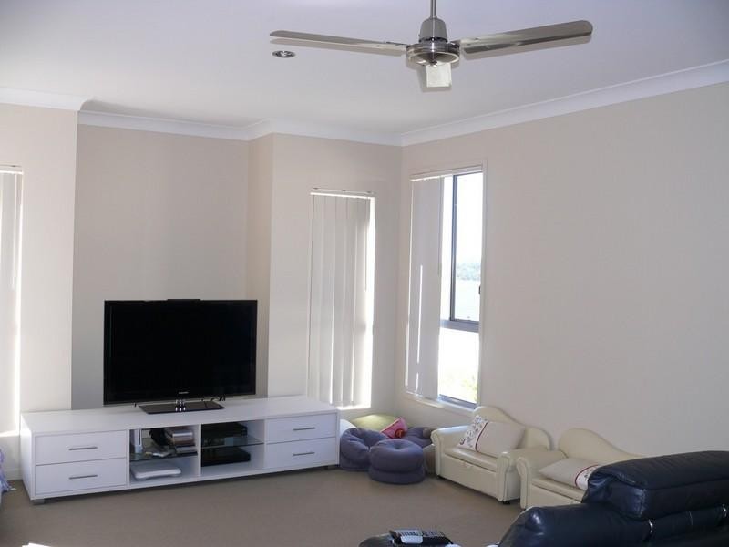 8 Chinaberry Crescent, Upper Coomera QLD 4209