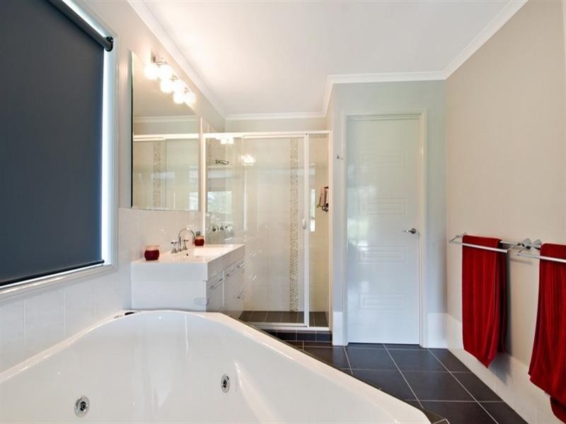 1 Lookout Place, Mount Nathan QLD 4211