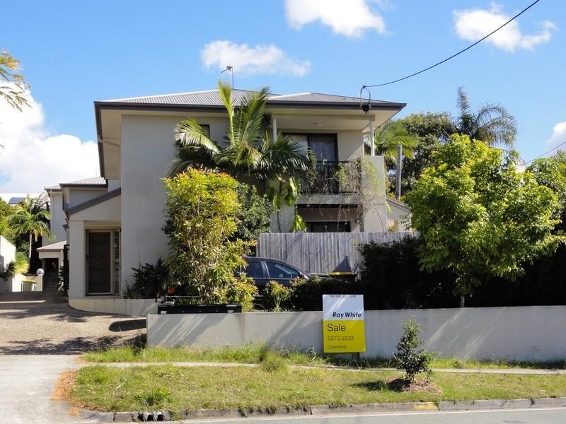 9 Government Road, Labrador QLD 4215