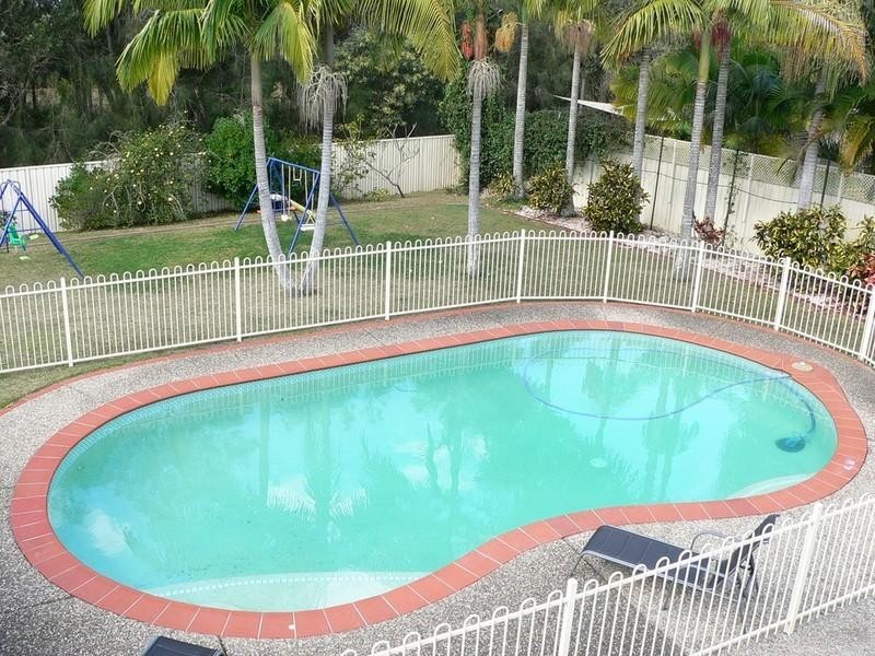 16 Gippsland Drive, Helensvale QLD 4212