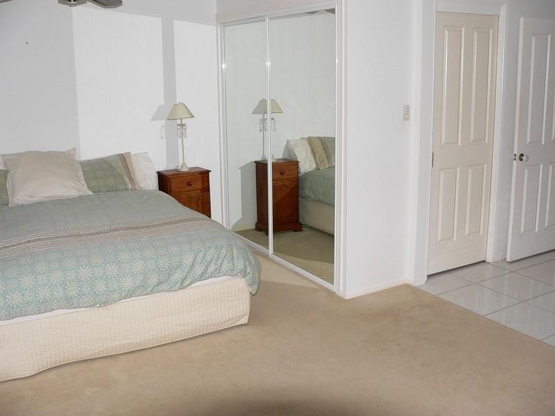 16 Gippsland Drive, Helensvale QLD 4212