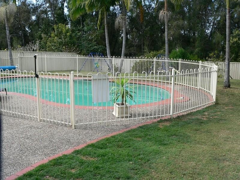 16 Gippsland Drive, Helensvale QLD 4212