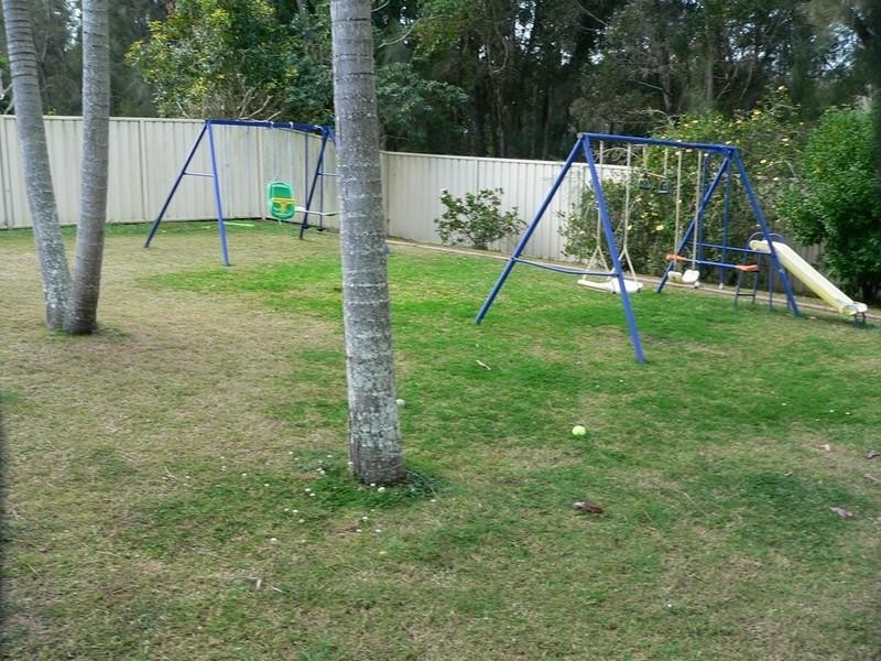 16 Gippsland Drive, Helensvale QLD 4212
