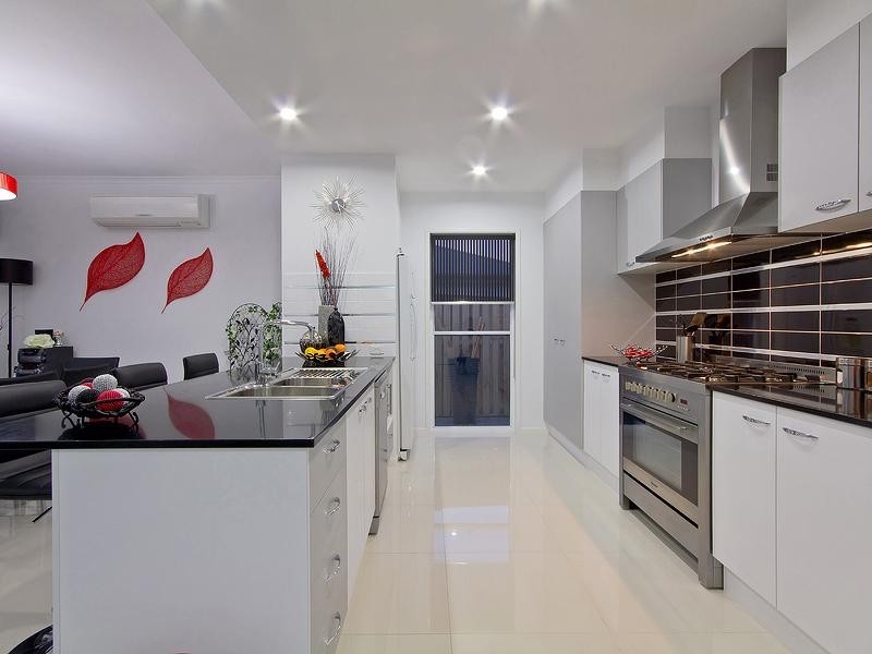 17 Yarrayne Valley Drive, Upper Coomera QLD 4209