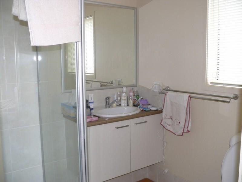 6 Elkins Street, Pacific Pines QLD 4211