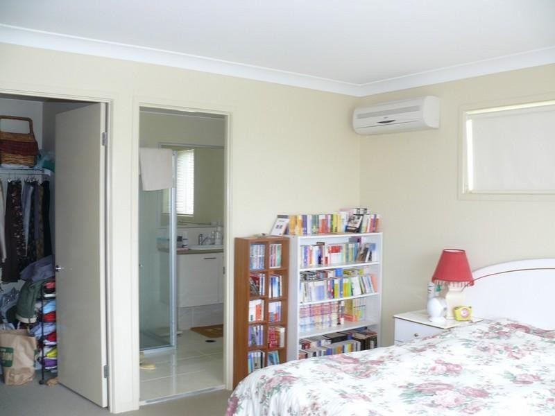 6 Elkins Street, Pacific Pines QLD 4211