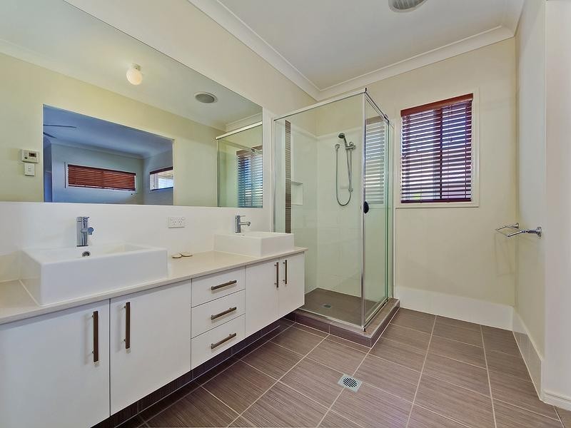 17 Garawarra Crescent, Upper Coomera QLD 4209