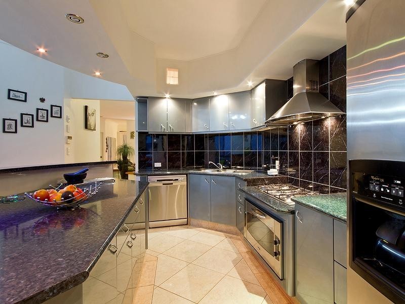 15 Mitaro Rise, Pacific Pines QLD 4211