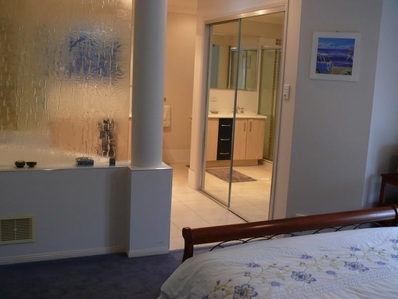 4 Ainslie Street, Pacific Pines QLD 4211