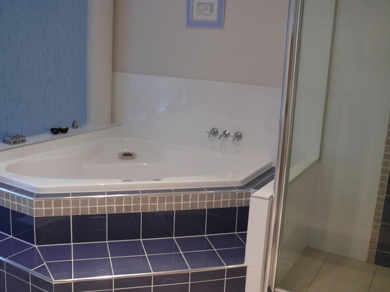 4 Ainslie Street, Pacific Pines QLD 4211