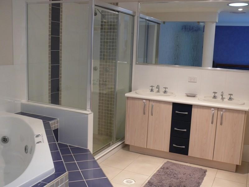 4 Ainslie Street, Pacific Pines QLD 4211