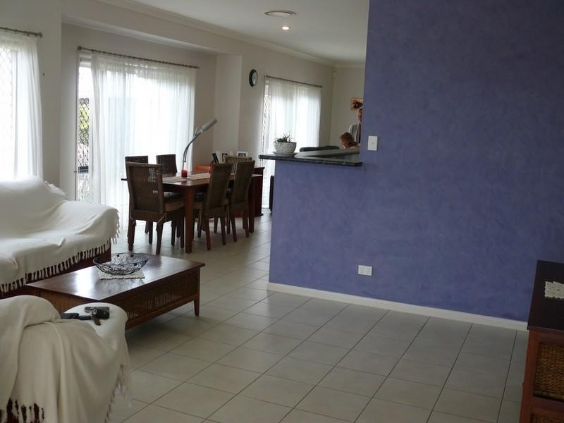 4 Ainslie Street, Pacific Pines QLD 4211