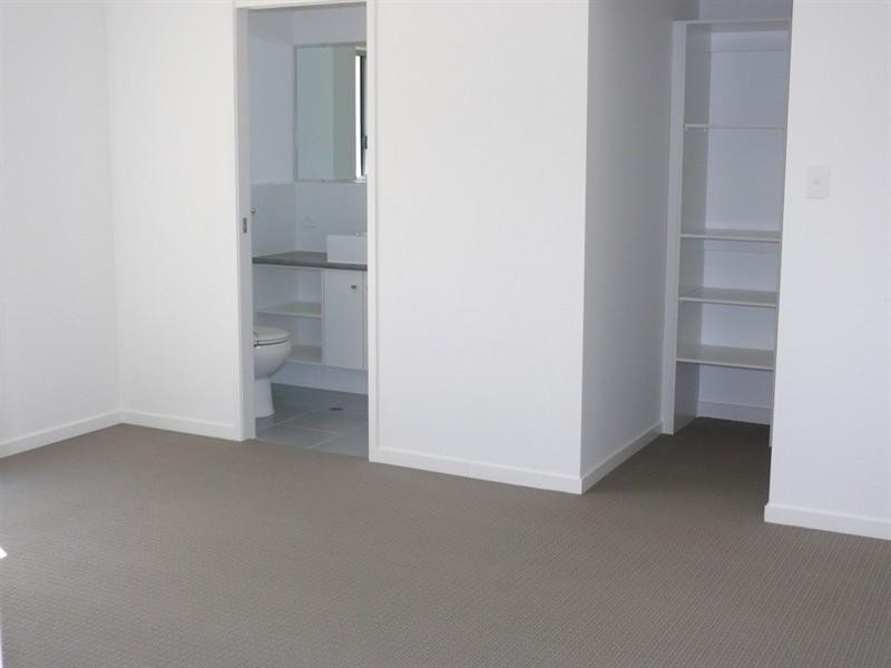 2/1 Humber Street, Upper Coomera QLD 4209