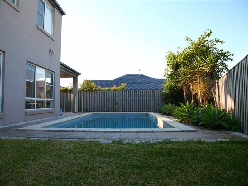 5 Xavier Place, Oxenford QLD 4210