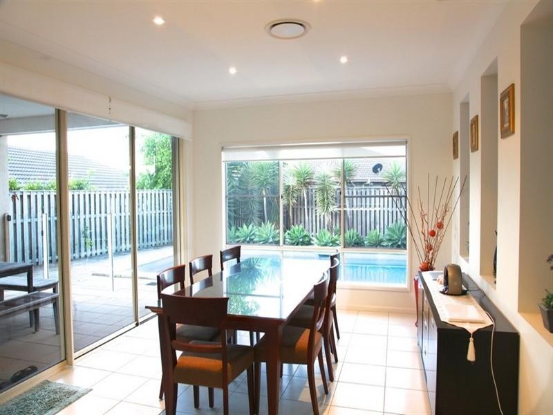 5 Xavier Place, Oxenford QLD 4210
