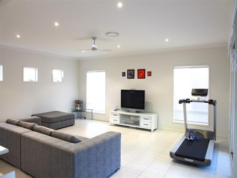 5 Xavier Place, Oxenford QLD 4210