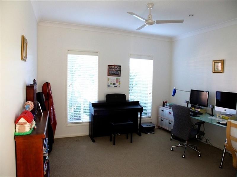 5 Xavier Place, Oxenford QLD 4210