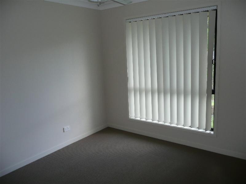 1/18 Firecrest Close, Upper Coomera QLD 4209